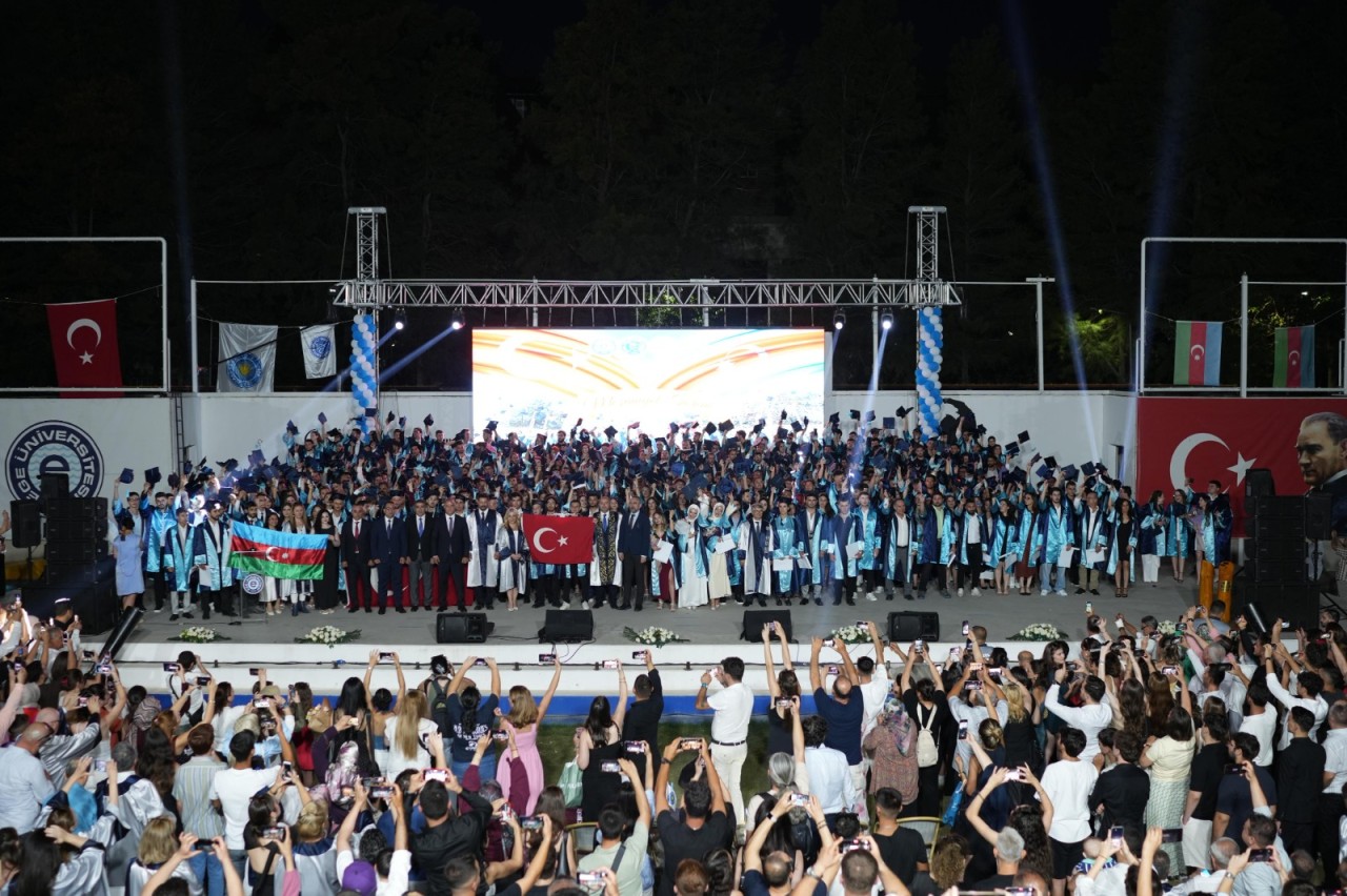 ADAU tələbələri Ege Universitetindən birinciliklə məzun olublar - FOTOLAR